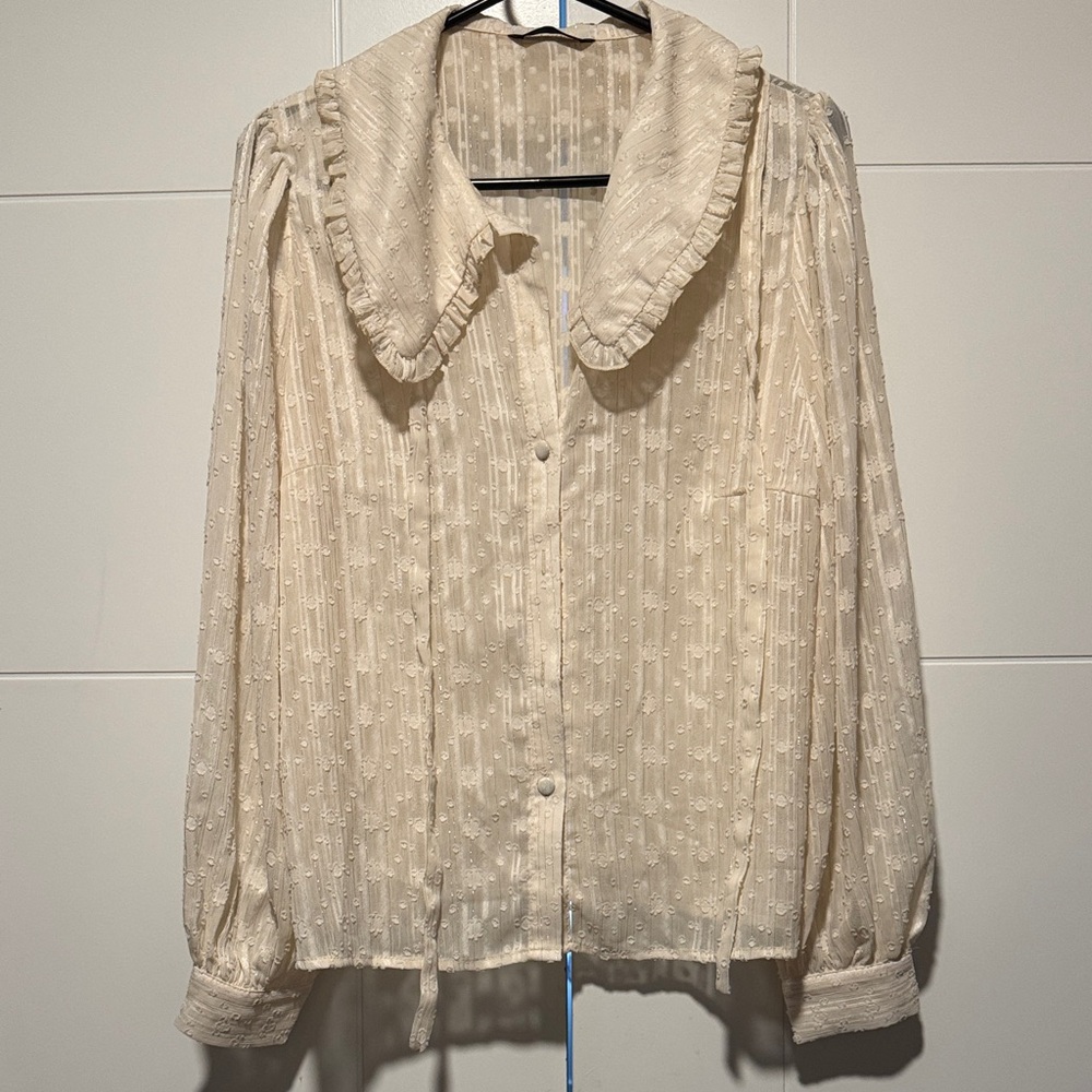 SHEIN Cream Textured Blouse with Ruffled Collar - US M